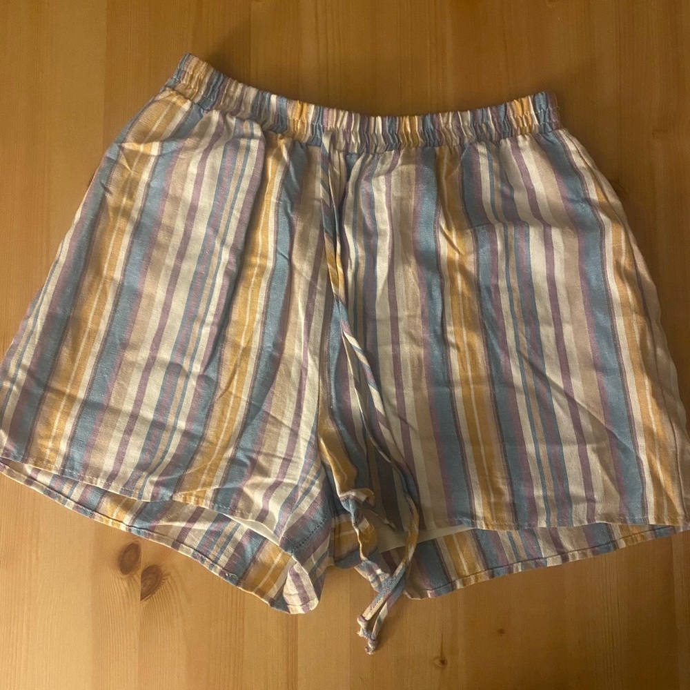 Francesca’s Linen Shorts. Great condition